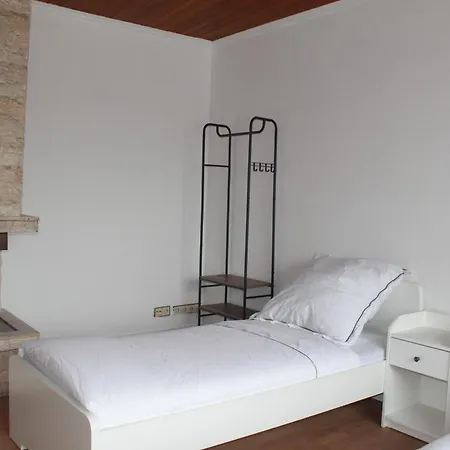 Monteurswohnung, Fuer 5-6 Leute Mit Top-anbindung Apartment *