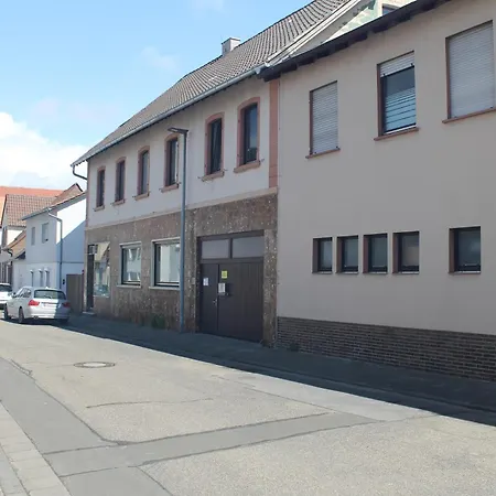 Monteurswohnung, Fuer 5-6 Leute Mit Top-anbindung Gerolsheim
