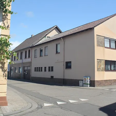 Monteurswohnung, Fuer 5-6 Leute Mit Top-anbindung * Gerolsheim